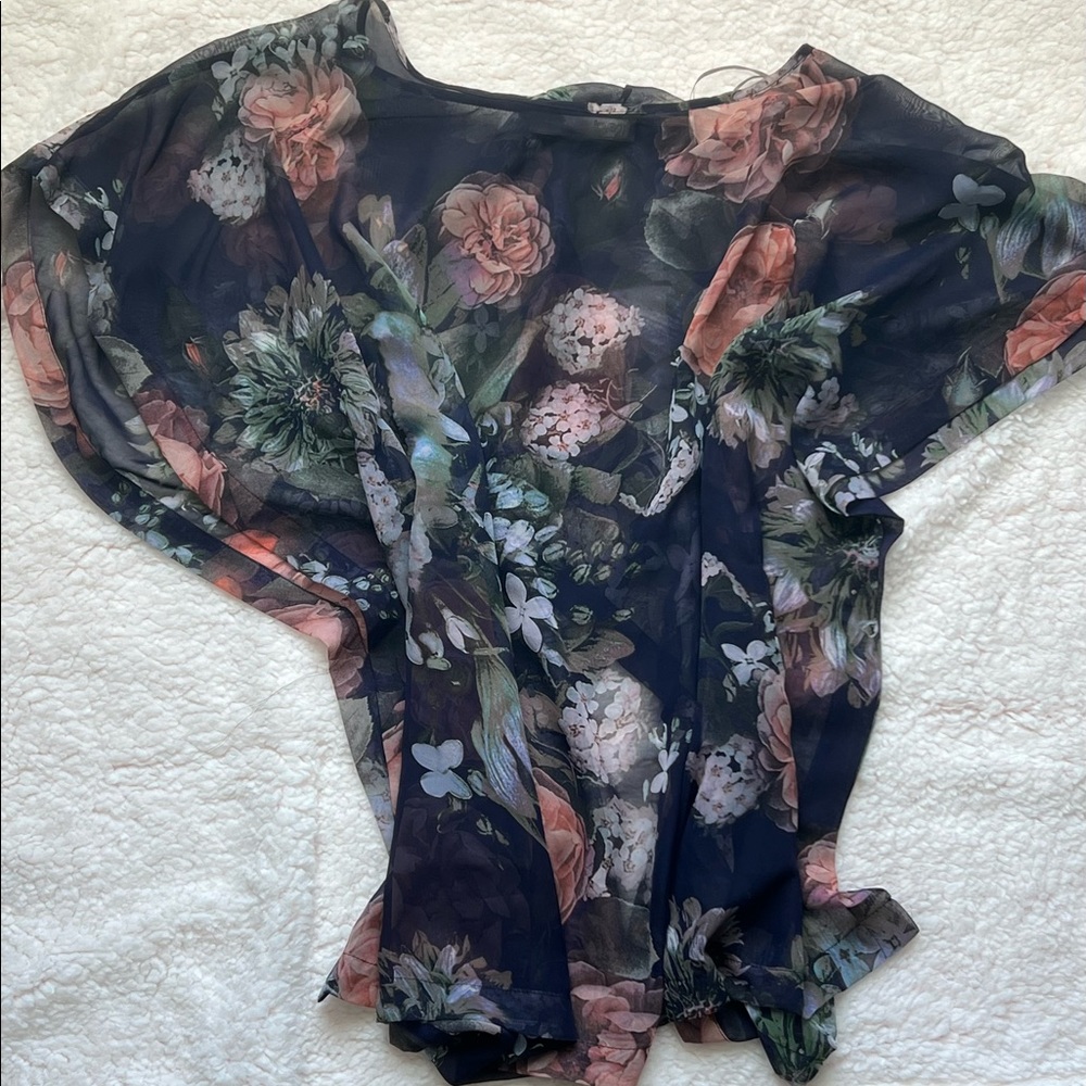 Super cute flowy blouse. Need to wear cami or bralette under.